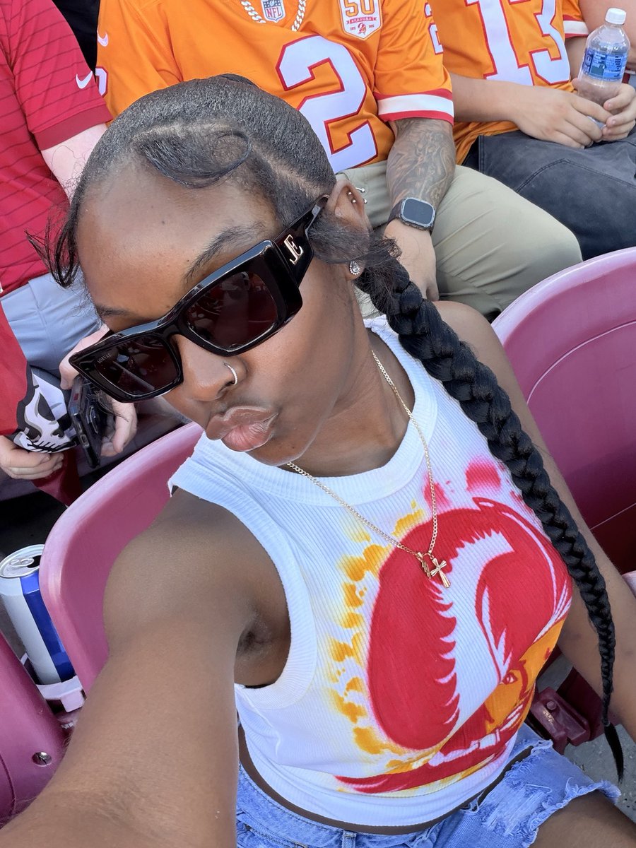 yazwrldd's tweet photo. @BuckyIrving the only reason I came 🏴‍☠️❤️❤️‍🔥. #tampabay #LOVINGTHEKREWE https://t.co/3fS4KN7KAt