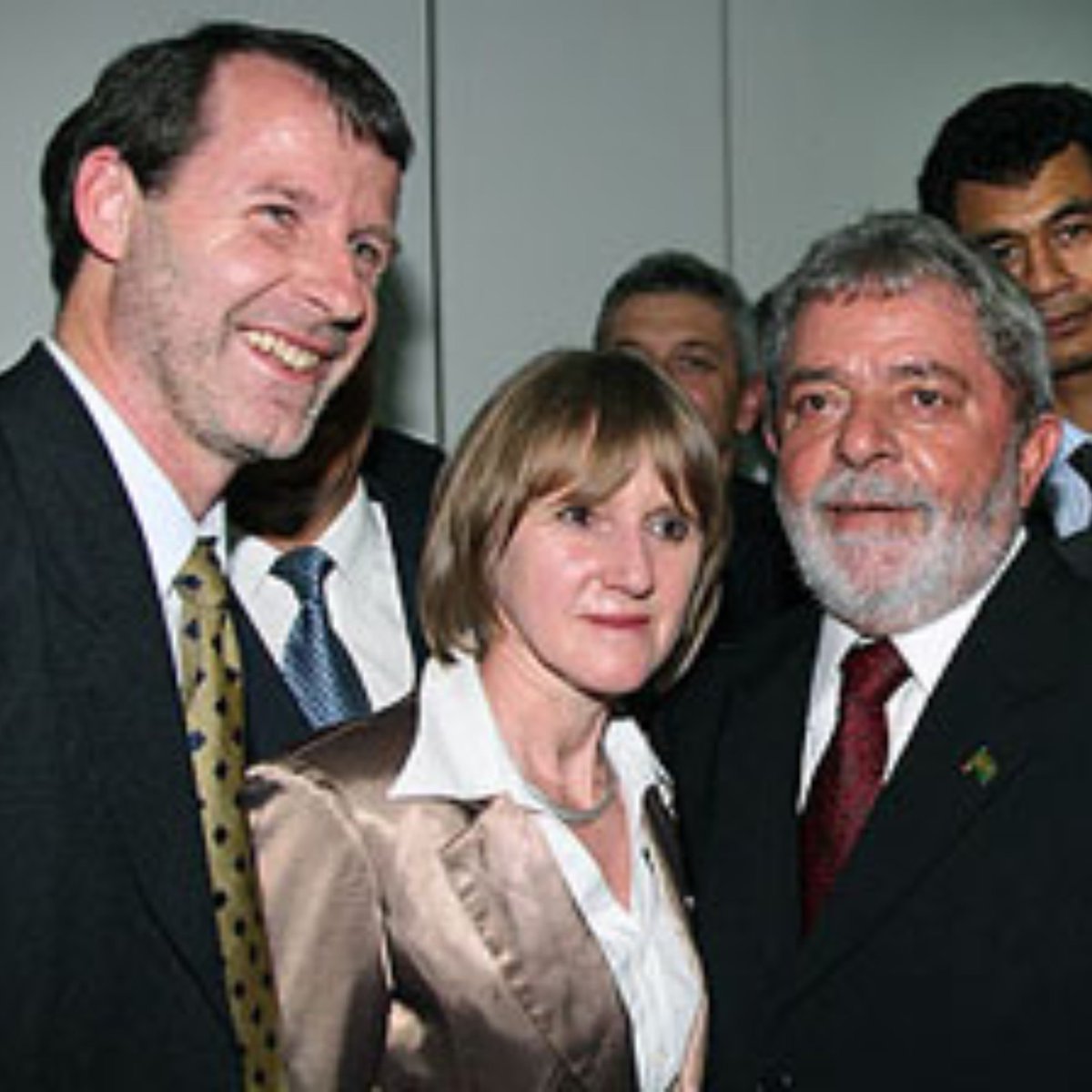 bralternativo_'s tweet photo. 🇧🇷⚖️ Ex-assessor da candidata ao Senado Gleisi Hoffmann (PT-PR), Eduardo Gaievski, foi condenado a mais de 120 anos de prisão por abusar sexualmente de mais de 30 meninas no Paraná.

Ele permanece detido ininterruptamente desde a sua captura em 2013. https://t.co/4KWm74XxBv