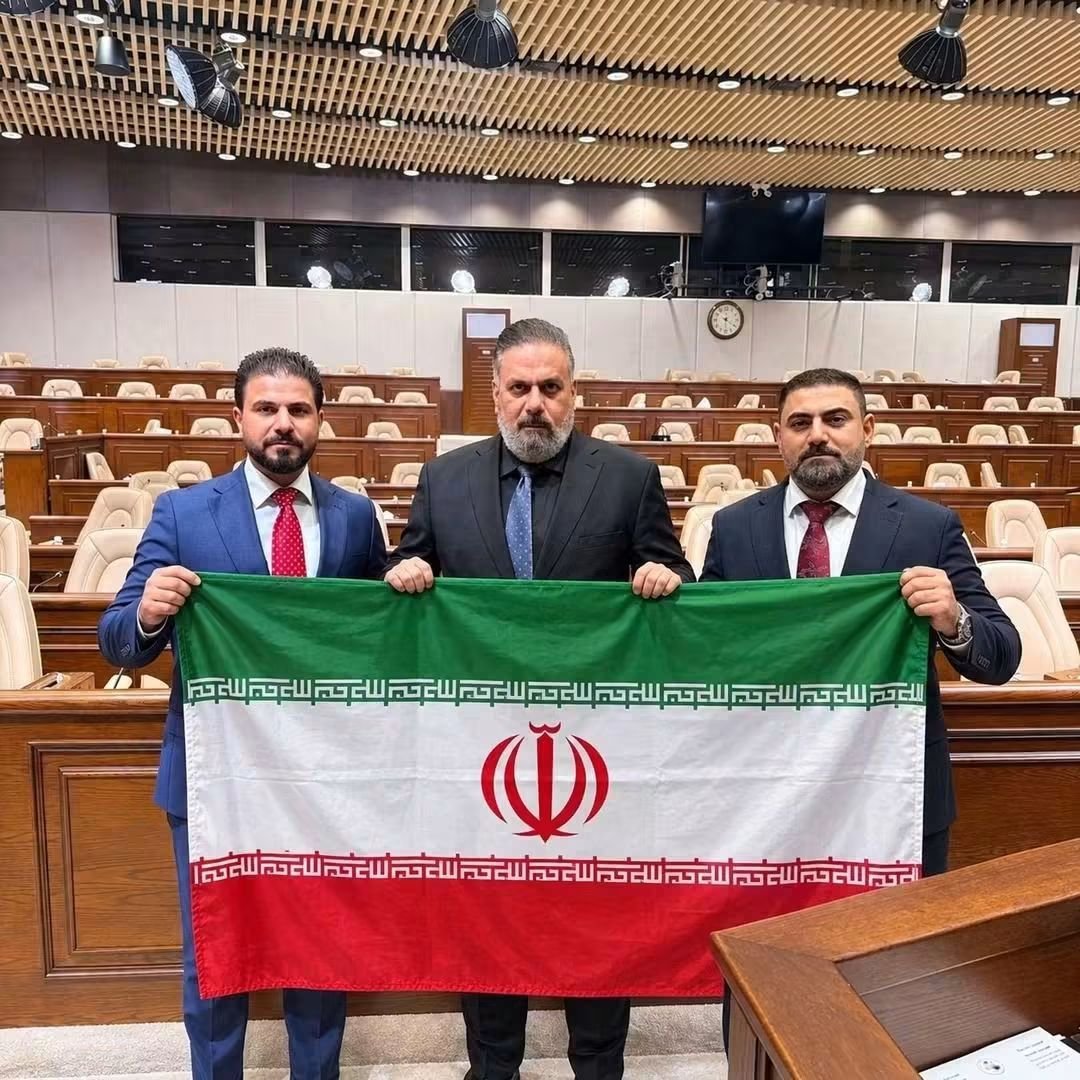 r22r11r33's tweet photo. هل يجرؤ النائب الايراني على رفع العلم العراقي في برلمانه ؟؟؟ والله والله انها لجريمه بحق العراق وشعبه https://t.co/swjHlNu5Or