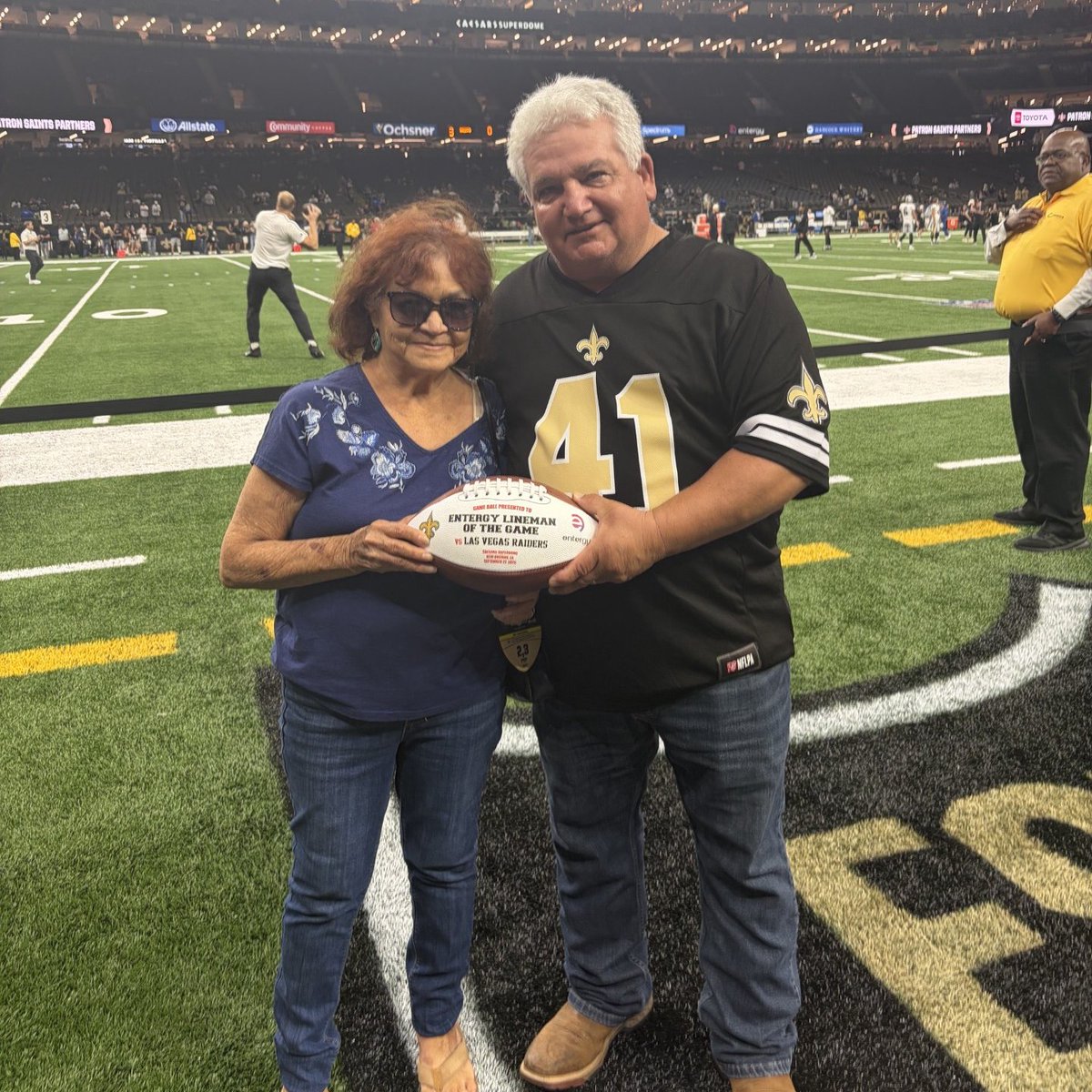 EntergyTX's tweet photo. A special congratulation to this week's @Saints Lineman of the Game, Johnny Nesmith of Conroe, Texas.⚜️

Johnny has been with us for more than 12 years and serves as a substation technician. 🤝

Thank you for all you do for southeast Texas. 🤝

#WePowerLife #WhoDat https://t.co/KNKF6xRO9j