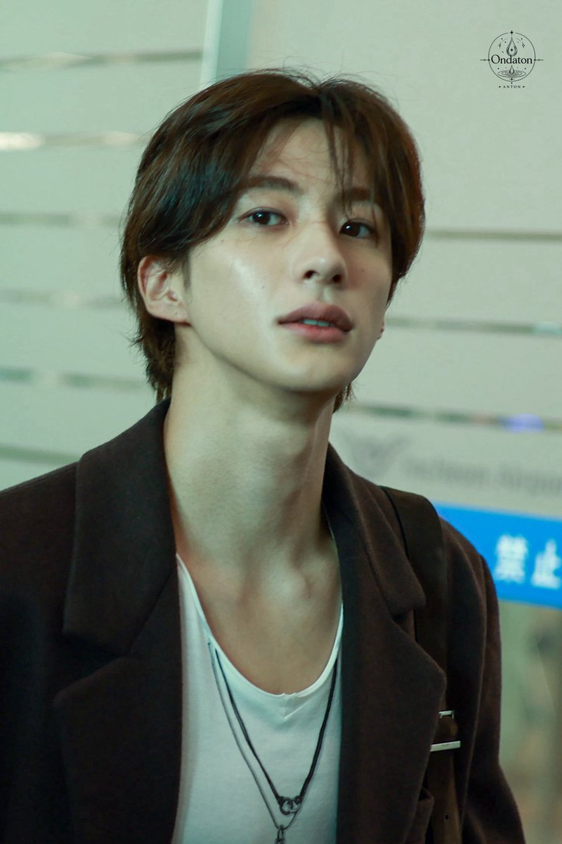 ondaton0321's tweet photo. 260928 ICN🛫 앤톤 (ANTON)

#ANTONxSaintLaurentSS27
#ANTONxSaintLaurent
#생로랑앤톤 #앤톤 #ANTON #アントン #라이즈 #RIIZE #ライズ https://t.co/qwkVRa8Zr8