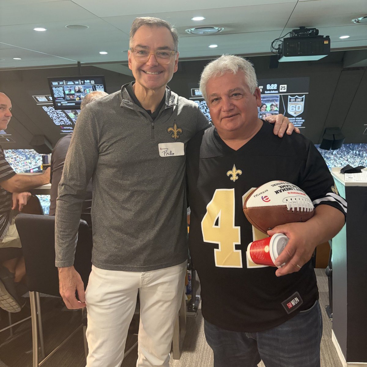 EntergyTX's tweet photo. A special congratulation to this week's @Saints Lineman of the Game, Johnny Nesmith of Conroe, Texas.⚜️

Johnny has been with us for more than 12 years and serves as a substation technician. 🤝

Thank you for all you do for southeast Texas. 🤝

#WePowerLife #WhoDat https://t.co/KNKF6xRO9j