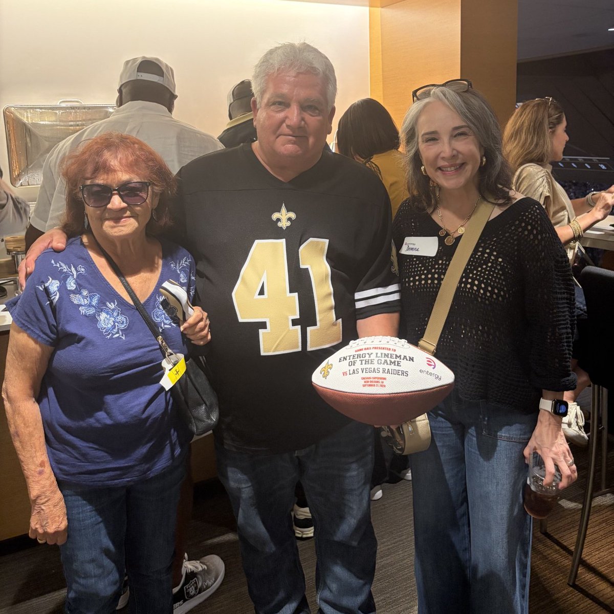 EntergyTX's tweet photo. A special congratulation to this week's @Saints Lineman of the Game, Johnny Nesmith of Conroe, Texas.⚜️

Johnny has been with us for more than 12 years and serves as a substation technician. 🤝

Thank you for all you do for southeast Texas. 🤝

#WePowerLife #WhoDat https://t.co/KNKF6xRO9j