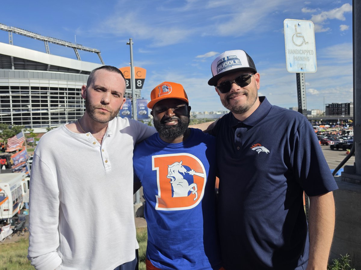 MileHighHuddle's tweet photo. What a day! Thanks to all the awesome members of the MHH community who came from all over the country for the Meet &amp; Greet! Go #Broncos #StateofBeing https://t.co/AVGFLa1skH