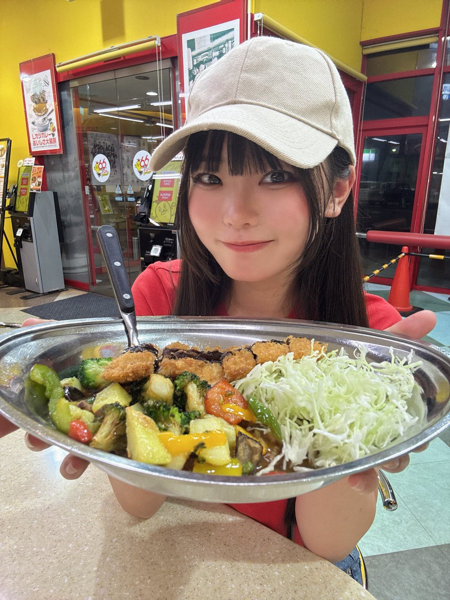 doi_soa's tweet photo. おはようございます🫶🏻

昨日の夜は、カレーのチャンピオン 野々市本店へ🍛

すっごい美味しかった🥲✨
そあは甘口派です❣️

アイドル部のポスターあるげんよ！
見つけてみてね👀

#チャンピオンカレー
#ほくりくアイドル部 https://t.co/Sa75IrZR7m