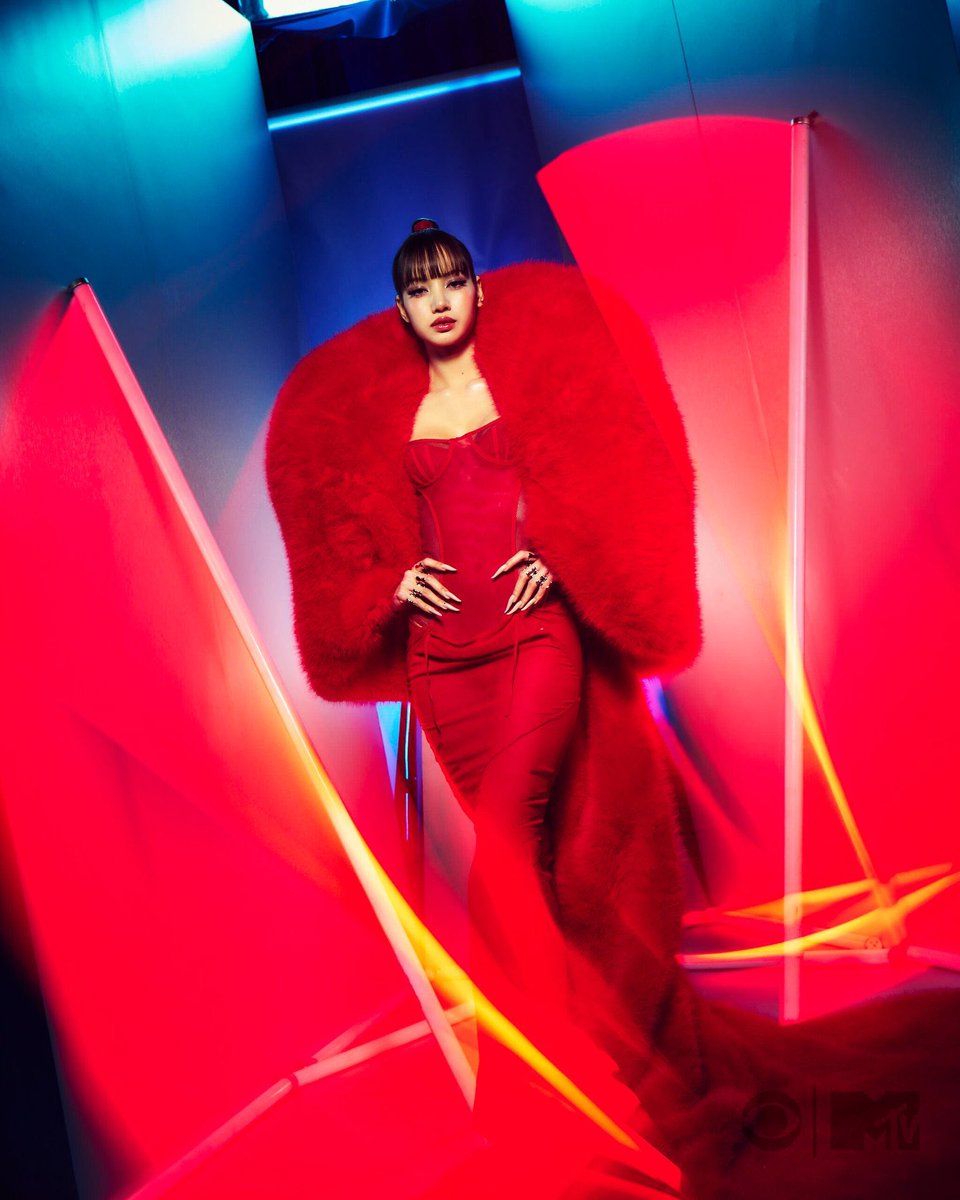 TeamLisaPH's tweet photo. LILIES, it’s a good opportunity to introduce LISA to others. Be kind and respectful when you saw some people asking “Who is Lisa, why did she win Best Pop?” — Regardless of their intention, answer seriously instead of jumping into fan wars.

SAWADIKA LISA ON VMAS
#LISAisBACK_VMAs https://t.co/iHjKjsStKK