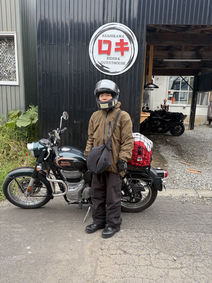 raidrhouseROKI's tweet photo. バイク女子まだ大学生就活頑張ります😊
オシャレなロイヤルエンフィールドで登場

女性も気軽に泊まれる宿
フェリー降りたらとりあえずロキ😊
＊『日本一周の旅人』応援宿
日本ライダーハウス連合加盟店
北海道ライダーハウスラリ

#ライダーハウスロキ #旭川ロキ #ロキ #北海道ツーリング #バイク女子 https://t.co/5t10kIMoZj