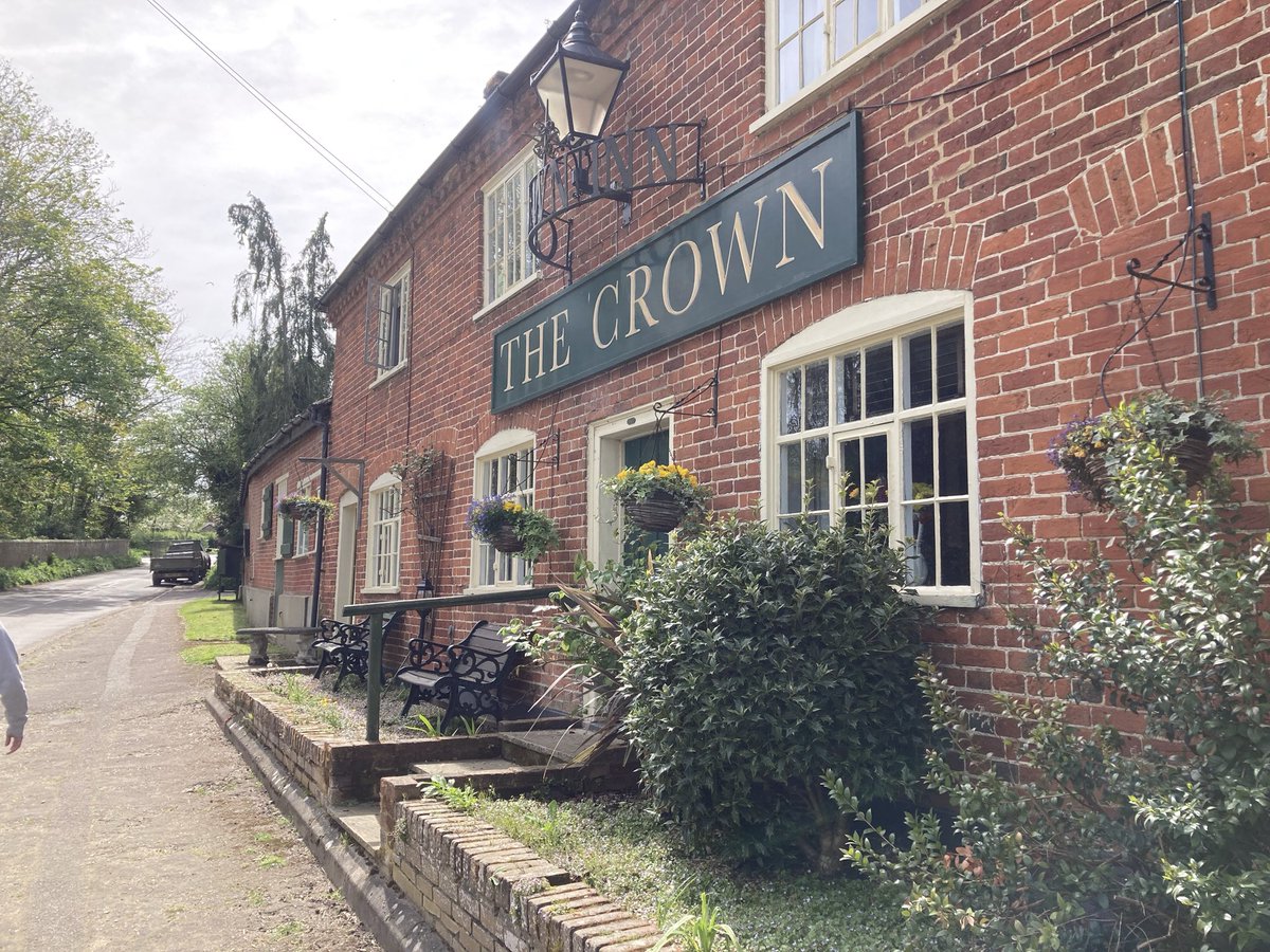 lufccol's tweet photo. @ohgawd20 @leethommo This pub was used for the interior of the brewers. Over in Great Glemham. Does a mean fish goujon sarnie https://t.co/1Pi20BOY7e
