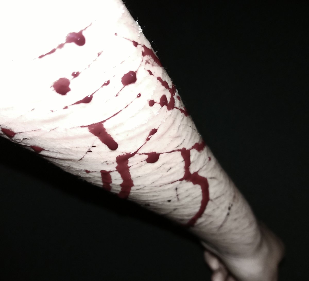 melankoliii___'s tweet photo. My meds are not taking away the emptiness 

#988twt #slittwt #selfharm
(FAKE Make up practices with red ink and AI assistance, getting ready for halloween) https://t.co/5dhrJjawWY