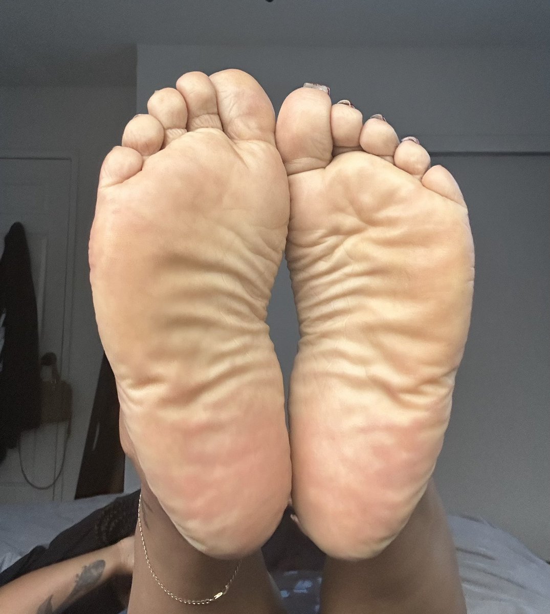Thicklilpiggies's tweet photo. Snuggle Up To These Soft Soles https://t.co/UsEff0ZoV2