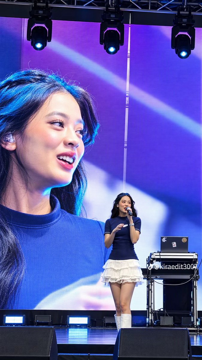 real_nsure's tweet photo. Aqeela mode idol 😭 gak kuat cantik bgtt big screenya 😫🫠🫠😭 https://t.co/MUc8TbYYCL