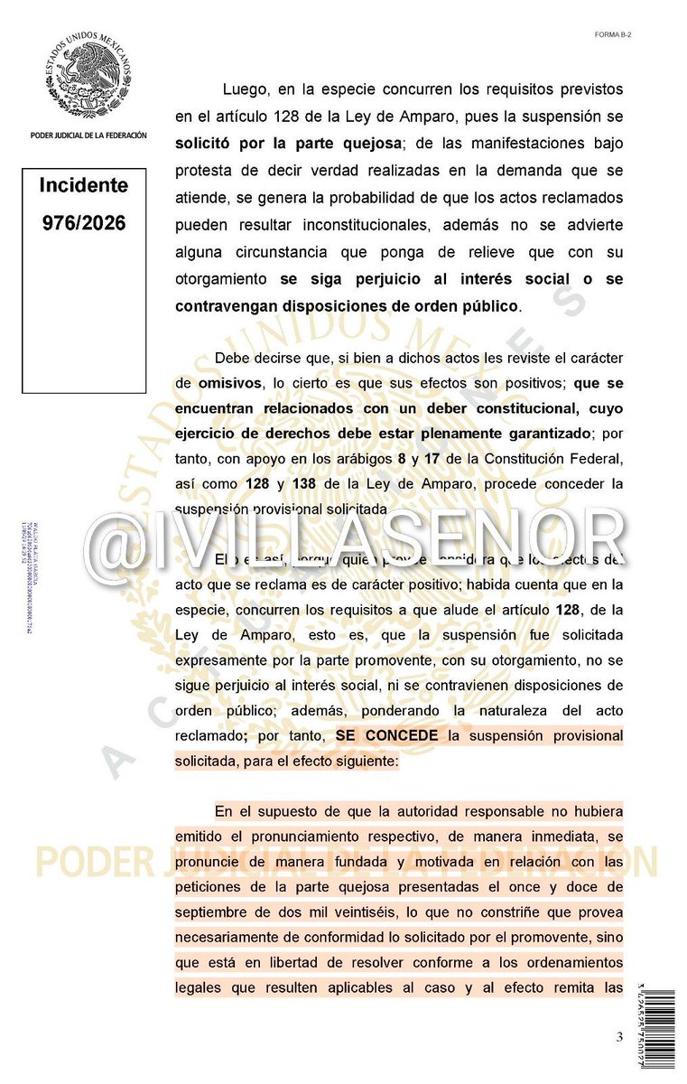ivillasenor's tweet photo. 🔴 | SEGUNDA JUEZA FEDERAL ORDENA A ERNESTINA GODOY RESPONDER POR LAS DENUNCIAS DE MADRES BUSCADORAS

La Jueza Noveno de Distrito en Materia Penal en la CDMX, Viridiana Berenice Quiroz Ángel, dio un segundo golpe judicial a la Fiscalía General de la República: concedió la suspensión provisional en el amparo 976/2026, promovido por la activista Margarita López Pérez —de "Buscando Cuerpos en Todo México"— contra Ernestina Godoy Ramos, por la negativa de la @FGRMexico a recibir las denuncias de las familias que acampan afuera de sus instalaciones en Río Pánuco.

Es ya la segunda suspensión que un juez federal impone en esta ofensiva legal: se suma a la del amparo 1048/2026, dictada días antes por el Juez Quinto de Distrito a favor de 55 madres buscadoras — orden que, según denuncia la propia quejosa, la FGR sigue sin cumplir pese a que el plazo ya venció.

López exigió que la protección alcanzara a la totalidad de las víctimas que permanecen afuera de la fiscalía, no solo a quienes lograron firmar el amparo; la jueza dejó ese punto sin resolver, por lo que la última palabra sobre a quiénes cubre la suspensión quedará en manos de un Tribunal Colegiado de Circuito.