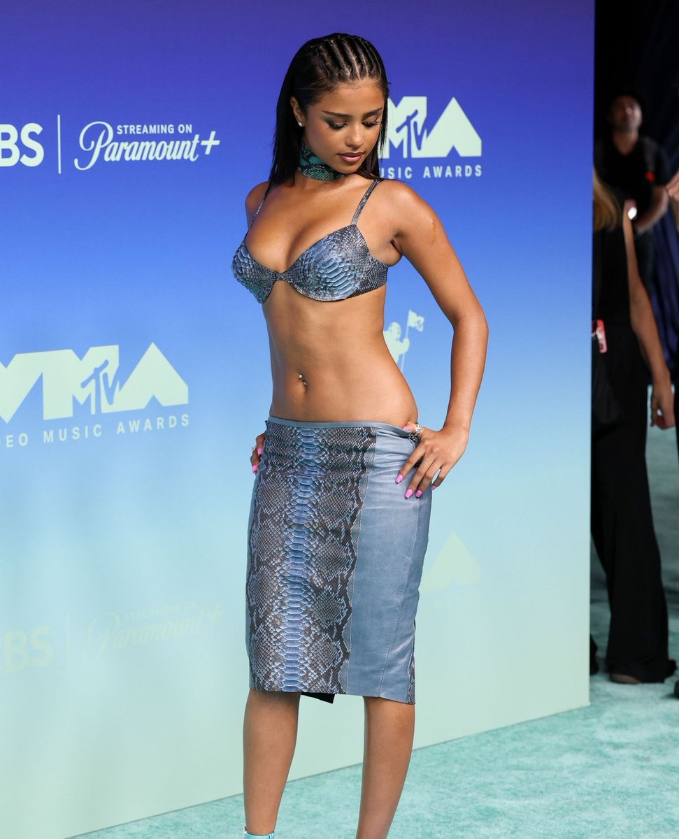 billboard's tweet photo. @Tyllaaaaaaa is that girl on the 2026 #VMAs teal carpet 🩵

📸: @JcOlivera, Michael Buckner https://t.co/EvpXdJx8XB