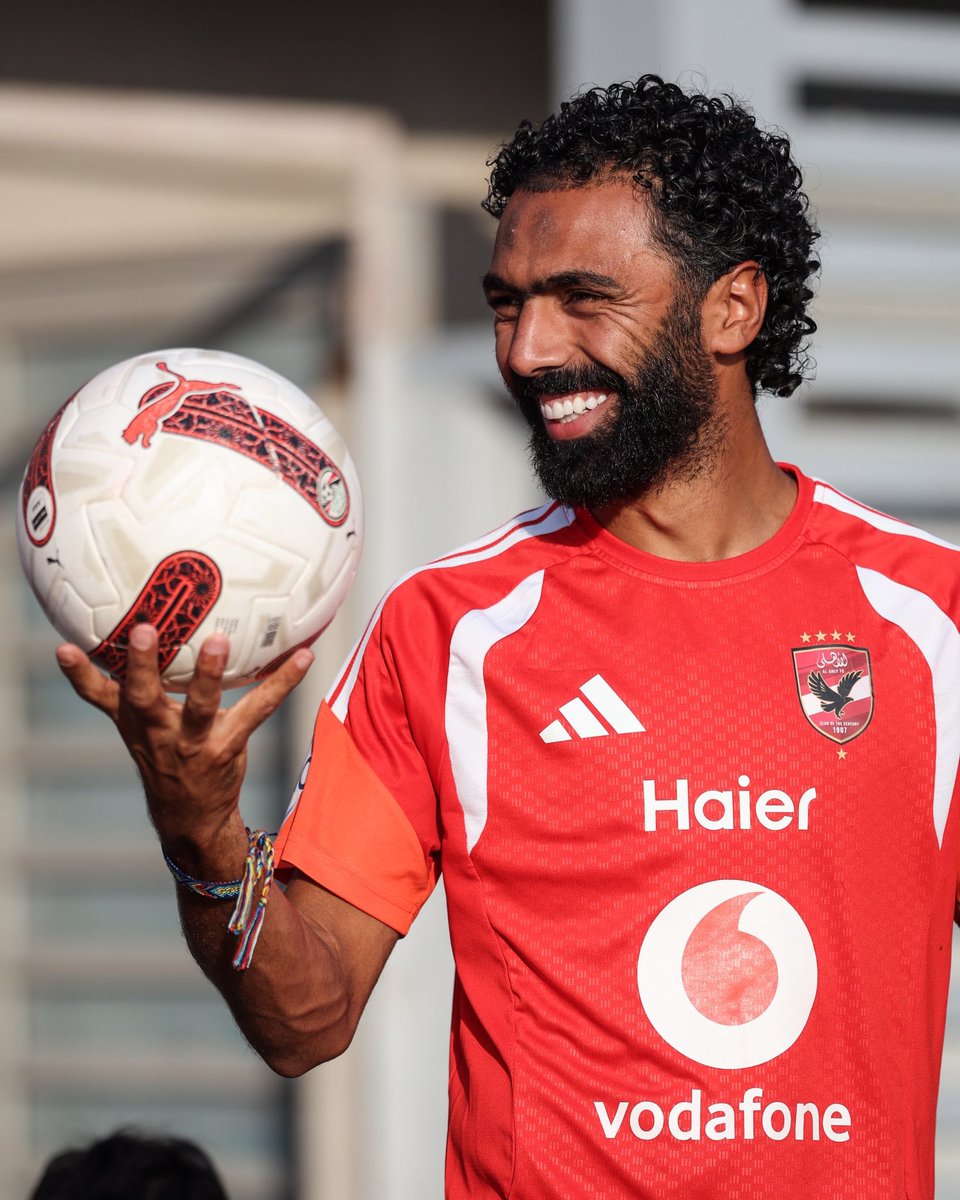 NasserElansary's tweet photo. #بهــدوء
شادي حبشي !!
مين ده ؟!
ومين أعطاه الحق يتكلم بإسم ��ماهير #الاهلي ؟!

والله منذ ظهور هؤلاء " الصبية " ، ولفهم علي البرامج تسولاً ، وأصبح التشجيع الرياضي كارثة .

إبراهيم فايق :
بيعرف كيف يسخرهم ، ويوجه آراؤهم ..

إبعدوا عن الأهلي .. زين النوادي .
#يلا_يا_اهلي https://t.co/va1OePsFcU