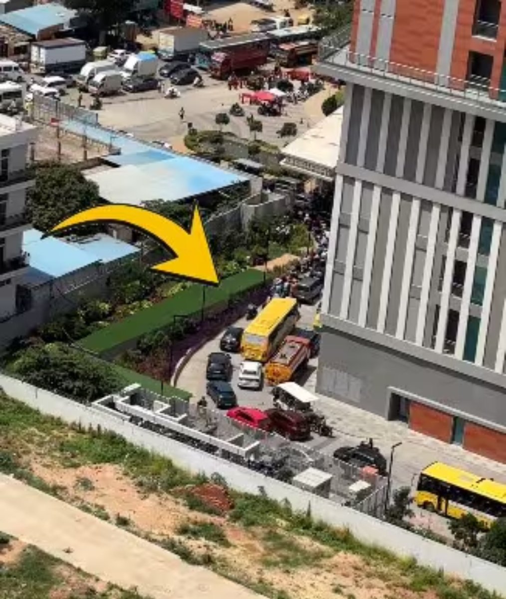 mtree_hyd's tweet photo. Bengaluru Woman Shows Traffic Jam Inside Society, Says Residents Wait 30 Minutes To Get Out.

Hence Density of the project matters a lot.

Strictly avoid if the project density is more than 200 flats per acre ( in case of highrise ) especially in premium segment projects.

Posted for awareness purpose.

#RealEstate #Awareness
