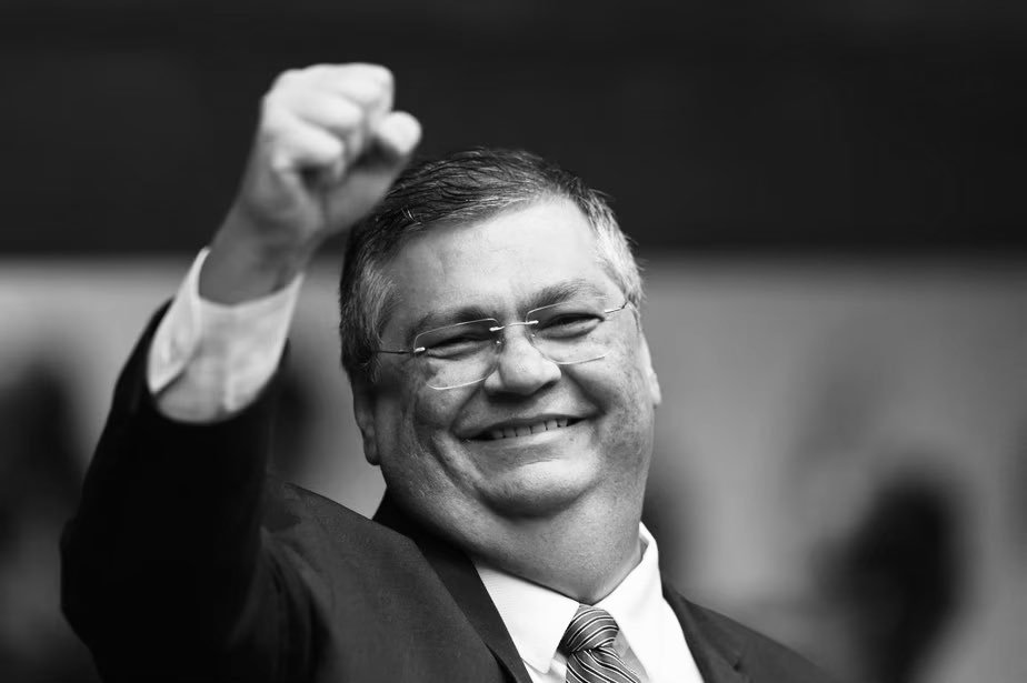 pedrorousseff's tweet photo. 🚨VITÓRIA! Flávio Dino DERRUBA censura de Mendonça e LIBERA posts que ligam o rachadinha ao projeto contra Nossa Senhora Aparecida!

O ministro disse que não se pode "interditar o livre debate sobre ideias religiosas".

DINO DEFENDEU A LIBERDADE DE EXPRESSÃO E A FÉ DO POVO!🇧🇷⚖️🙏 https://t.co/x2bKfW82aH