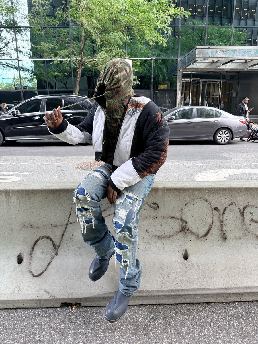 MURDERBRAVADO's tweet photo. No face no case. https://t.co/Cm8DMLaJAo