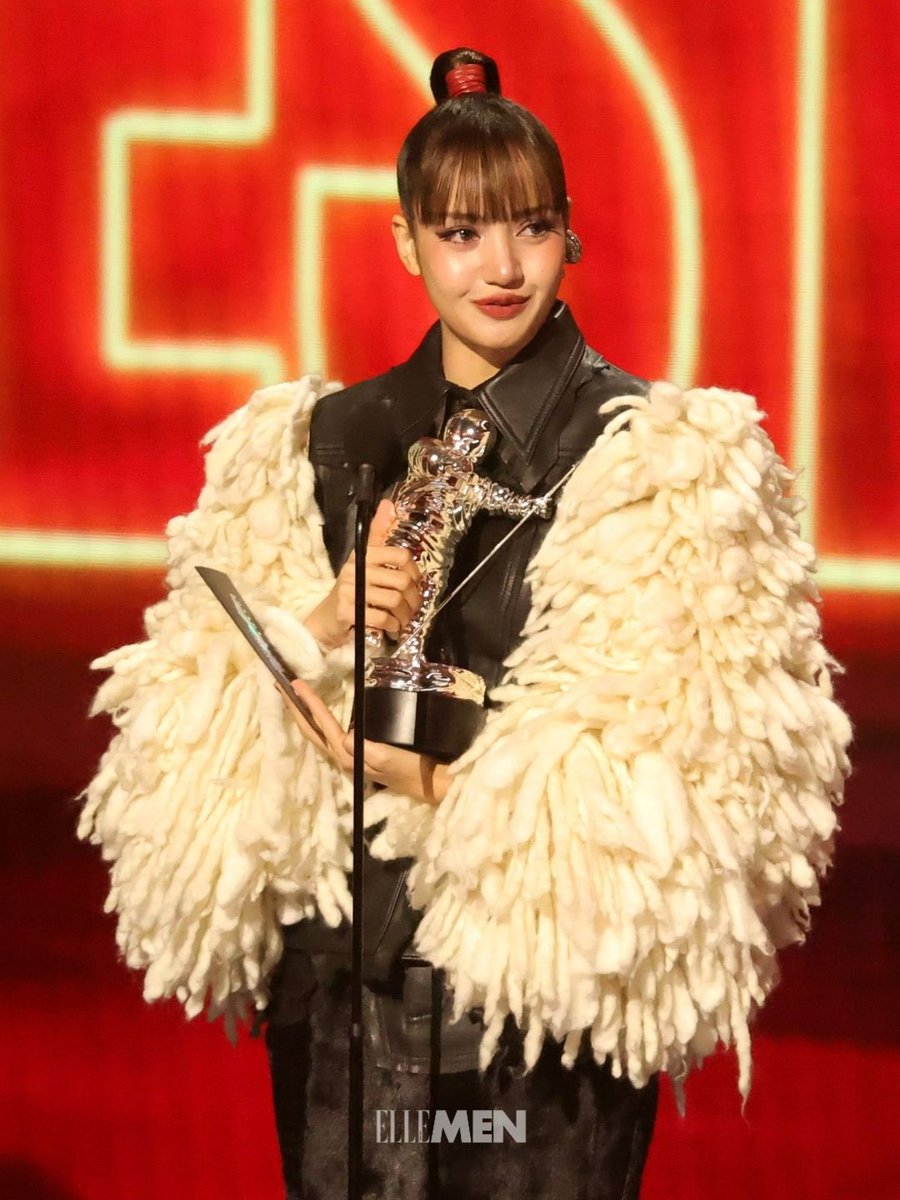 ElleMenThailand's tweet photo. อีกหนึ่งความสำเร็จของ LISA บนเวที 2026 MTV Video Music Awards หลังคว้ารางวัล Best Pop จากเพลง ‘Dream’ หนึ่งในเพลงจากอัลบั้มเดี่ยวชุดแรก ‘Alter Ego’ ของเธอ

#ElleMenReport #ElleMenThailand #LISA #LISAisBACK_VMAs #VMAs https://t.co/ea4T7JACiq