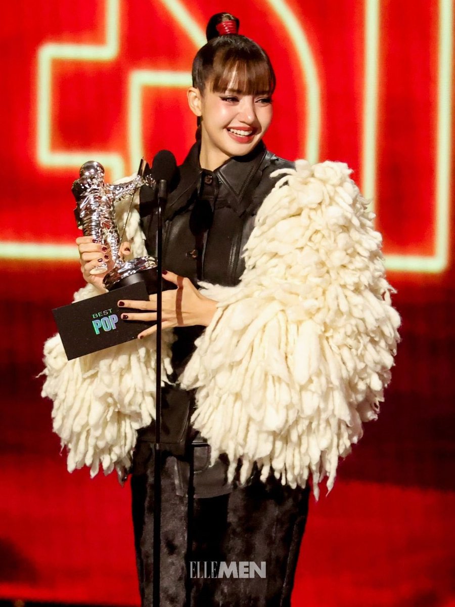 ElleMenThailand's tweet photo. อีกหนึ่งความสำเร็จของ LISA บนเวที 2026 MTV Video Music Awards หลังคว้ารางวัล Best Pop จากเพลง ‘Dream’ หนึ่งในเพลงจากอัลบั้มเดี่ยวชุดแรก ‘Alter Ego’ ของเธอ

#ElleMenReport #ElleMenThailand #LISA #LISAisBACK_VMAs #VMAs https://t.co/ea4T7JACiq