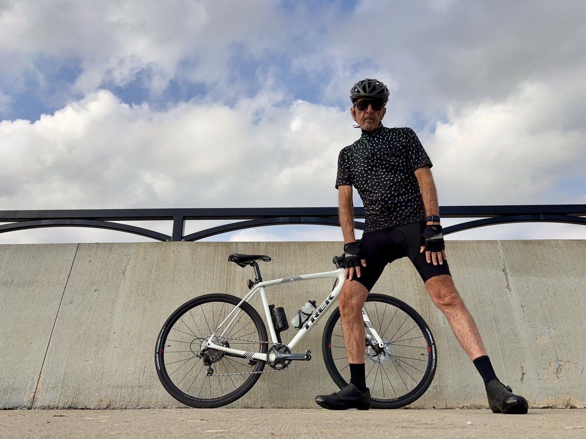 myke237's tweet photo. 2nd roll to escape the WiFi 📶
Lost Signal 🎼 Ride your own story.
#i_walk #i_bike 👣🚲 #trekbikes #kansascity #bontrager #BooneRSL #selleitalia #cycling #bikinglife #michelin #giro #Oakley #twinsix #lovingthedaylight #rideyourownstory https://t.co/9mgflQfWbl