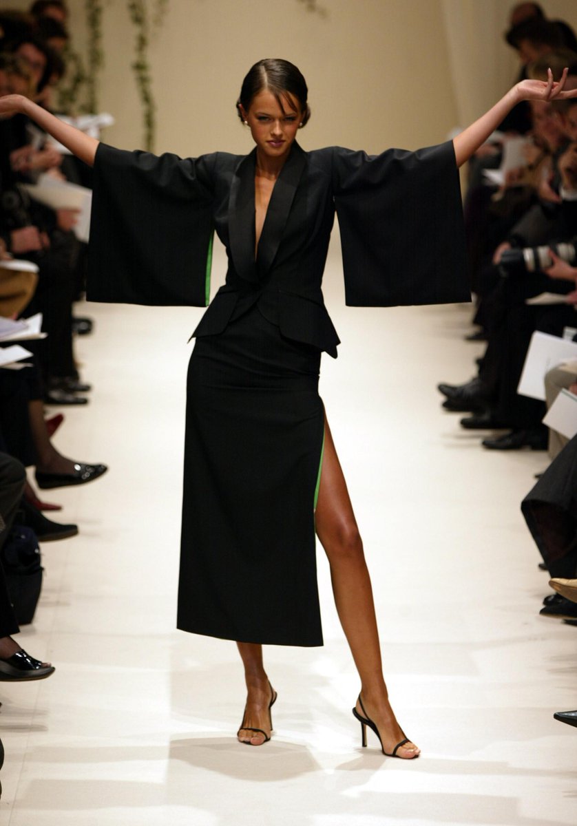 _ArchiveFashion's tweet photo. Carven, s/s 2002 haute couture https://t.co/q3ScCiLYRo