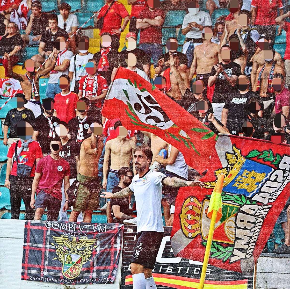 UltrasPresent's tweet photo. Brigadas Alcalaínas 🔴⚪️🇪🇸 presentes en el Estadio Helmántico de Salamanca.

(Todavía hay clubes que se comportan bien y dejan de meter las pancartas ultras y las banderas) 👏👏👏👏👏👏

Salamanca CF UDS - RSD Alcalá.
#SegundaRFEF https://t.co/UcHlrNa15R