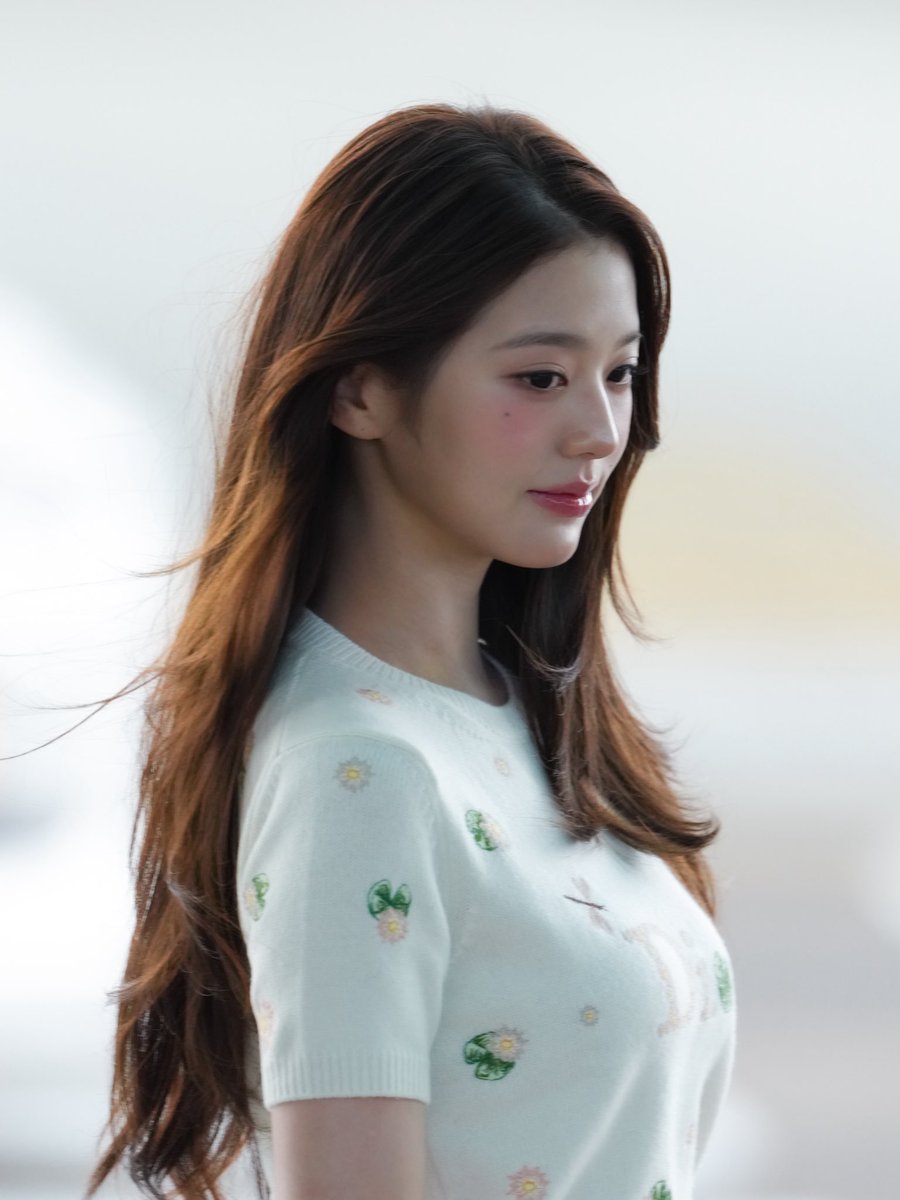 Ayano_WonYoung's tweet photo. 260928 인천공항

넘이쁘😭

WONYOUNG EN ROUTE #ParisBoundWonyoung #JANGWONYOUNG #WONYOUNG #DiorSS27 @Dior https://t.co/ooA7DkCyDF