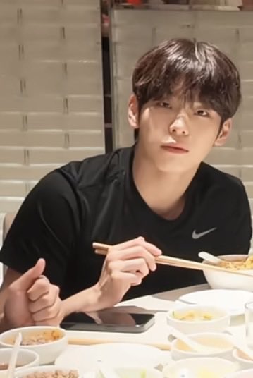 just_for_ffuunn's tweet photo. 안먹어.맛있어.멍해. https://t.co/OHoDw3HrMr