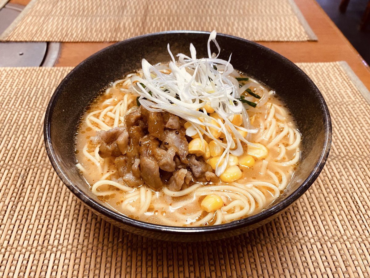 Kisshow_'s tweet photo. おはようございます😃
本日の限定ランチは、
「味噌ラーメン」です🍜
御来店お待ちしてます✨

喰酒処 喜笑-kisshow-
営業時間 ランチ11:00〜14:00
#喜笑 #京急久里浜 #居酒屋
#横須賀 #ランチ #昼呑み
#限定ランチ #日替わりランチ
#鮮魚 #刺身 #和洋中 https://t.co/nM7aVLhUVZ