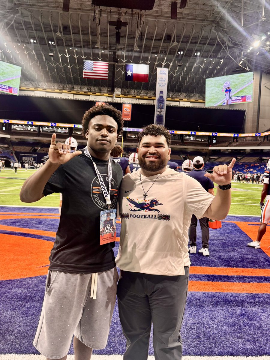 JeydenVonn's tweet photo. Thanks @UTSAFTBL for the game day visit. Good vibes and great time!!! @Coachmaldonado0 @CoachTimYoder @CoachTraylor https://t.co/zmmo0zrspb