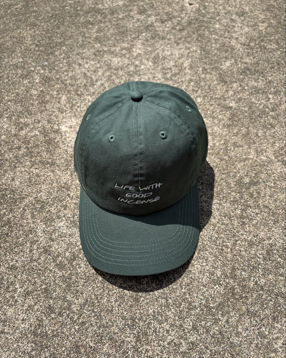 Seedpalosanto's tweet photo. LIFE WITH GOOD INCENSE Cap Green発売
フロントに「LIFE WITH GOOD INCENSE」、バックにSeedロゴを刺繍で施したオリジナルキャップ。

ボディには、柔らかな被り心地と程よいヴィンテージ感が魅力のnewhattan J1401を採用。季節を問わずデイリーユースにおすすめのアイテムです。 https://t.co/j0J3hSi5CJ
