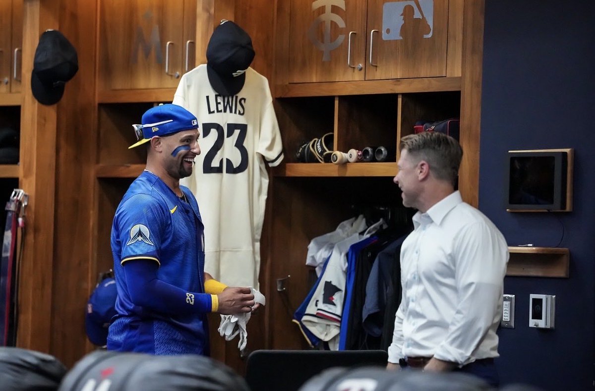 morsecode's tweet photo. Closing the books on my 25th season working in Major League Baseball, and every season has been a gift. Thank you to the fans, players, and co-workers who make it such a special honor to work in this field. https://t.co/zFmlYCc8pR
