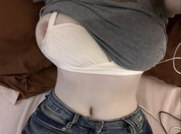 Siennangoe's tweet photo. 这衣服也太小了吧~肥奶都溢出来了~ #母狗 #巨乳 #女大 #cosplayㅤㅤ https://t.co/1IqBvnszDu