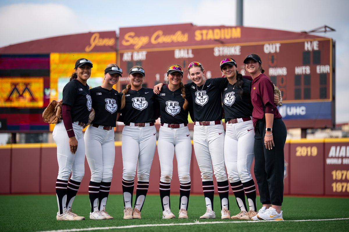 GopherSoftball's tweet photo. Fun first weekend! 😁

#GSB | #SkiUMah https://t.co/hTeCeNAApk