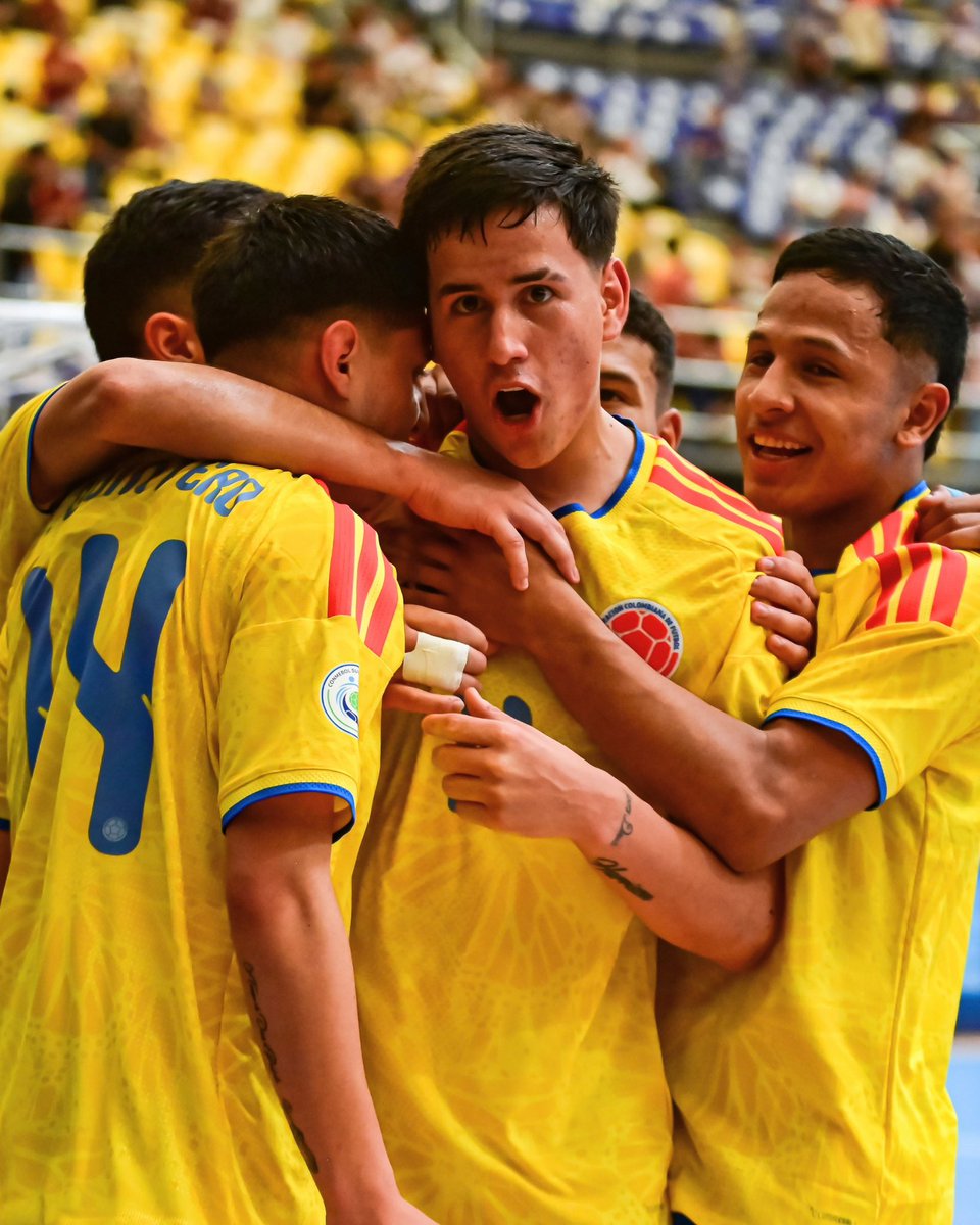 FCFSeleccionCol's tweet photo. 📸 ¡𝘿𝙚𝙗𝙪𝙩 𝙘𝙤𝙣 𝟰 𝙜𝙤𝙡𝙚𝙨 𝙮 𝙫𝙞𝙘𝙩𝙤𝙧𝙞𝙖 𝙚𝙣 𝙚𝙡 𝘾𝙊𝙉𝙈𝙀𝘽𝙊𝙇 𝙎𝙪𝙗 𝟮𝟬 𝙙𝙚 𝙁𝙪𝙩𝙨𝙖𝙡! 👟⚽️

🇨🇴 4-1 🇺🇾
⚽️ Juan Gómez, Julián Motta, Camilo Cuéllar, Nicolás Gutiérrez

#LaSeleNosUne🇨🇴 https://t.co/u1RdogoDpR
