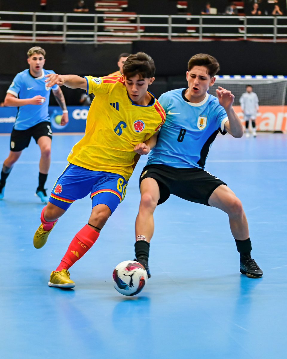 FCFSeleccionCol's tweet photo. 📸 ¡𝘿𝙚𝙗𝙪𝙩 𝙘𝙤𝙣 𝟰 𝙜𝙤𝙡𝙚𝙨 𝙮 𝙫𝙞𝙘𝙩𝙤𝙧𝙞𝙖 𝙚𝙣 𝙚𝙡 𝘾𝙊𝙉𝙈𝙀𝘽𝙊𝙇 𝙎𝙪𝙗 𝟮𝟬 𝙙𝙚 𝙁𝙪𝙩𝙨𝙖𝙡! 👟⚽️

🇨🇴 4-1 🇺🇾
⚽️ Juan Gómez, Julián Motta, Camilo Cuéllar, Nicolás Gutiérrez

#LaSeleNosUne🇨🇴 https://t.co/u1RdogoDpR