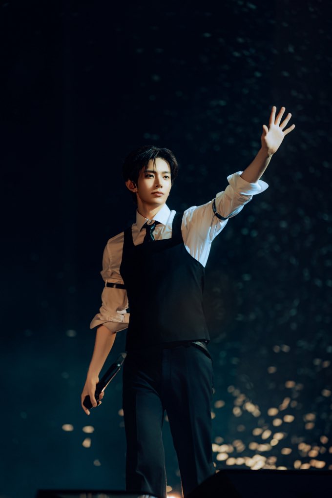 evanfolder's tweet photo. EVAN at the QQ Music ‘DEATH OF ME’ Listening Session in Macau 📸

#EVAN #에반 #HEESEUNG #희승 https://t.co/VX7Eyoo3xE