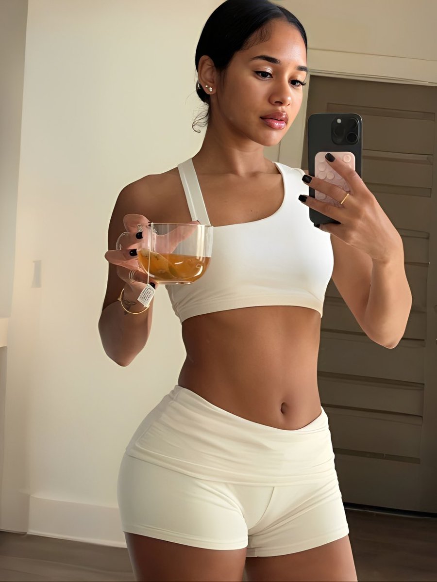 venuslure's tweet photo. miss body tea https://t.co/I74GSi3VoD