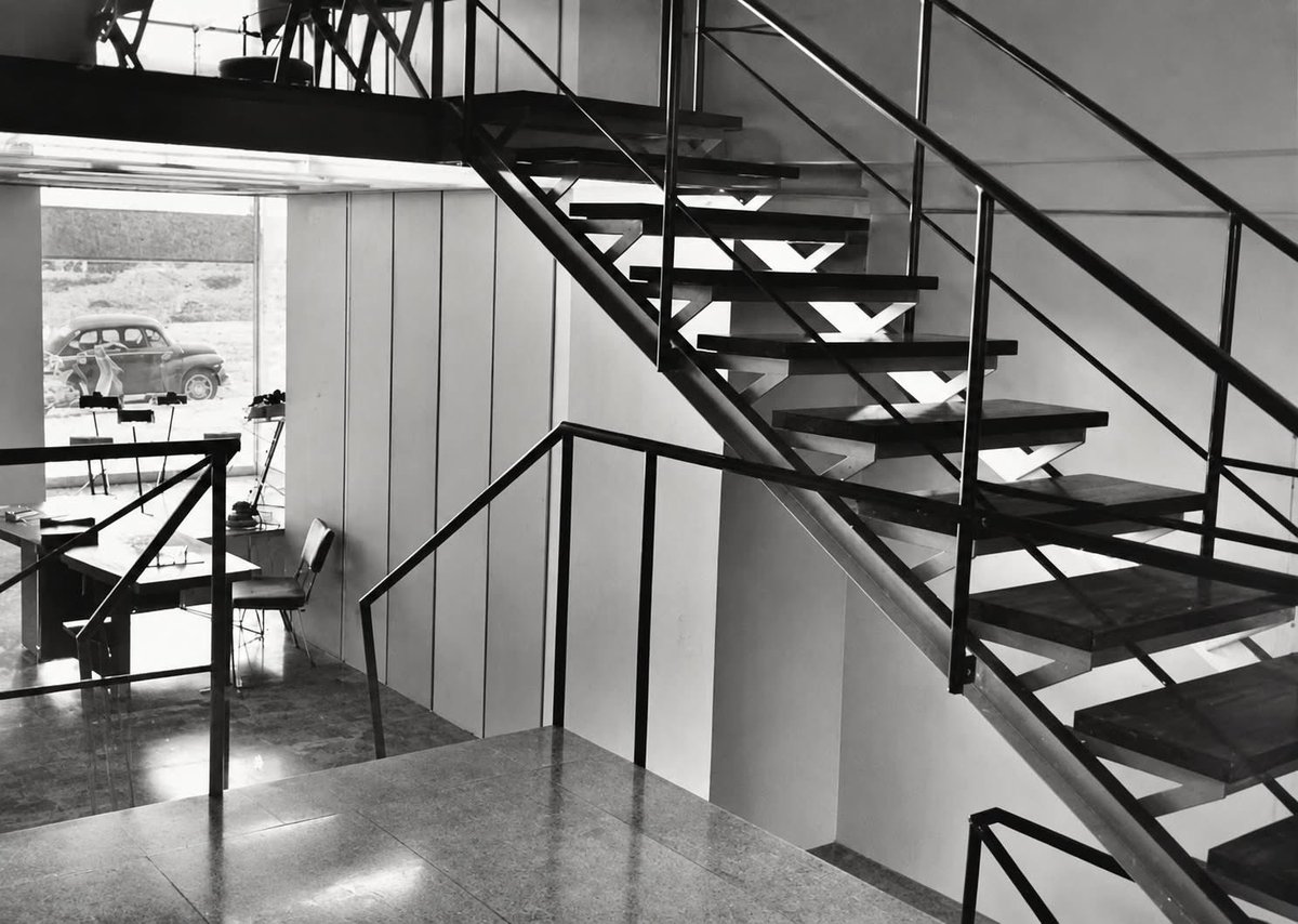 TRES60Blog's tweet photo. Showroom Olivetti, Madrid. Proyecto de Manuel Diez y Gian Antonio Bernasconi, construido en 1955. https://t.co/XUMVJVpxCz