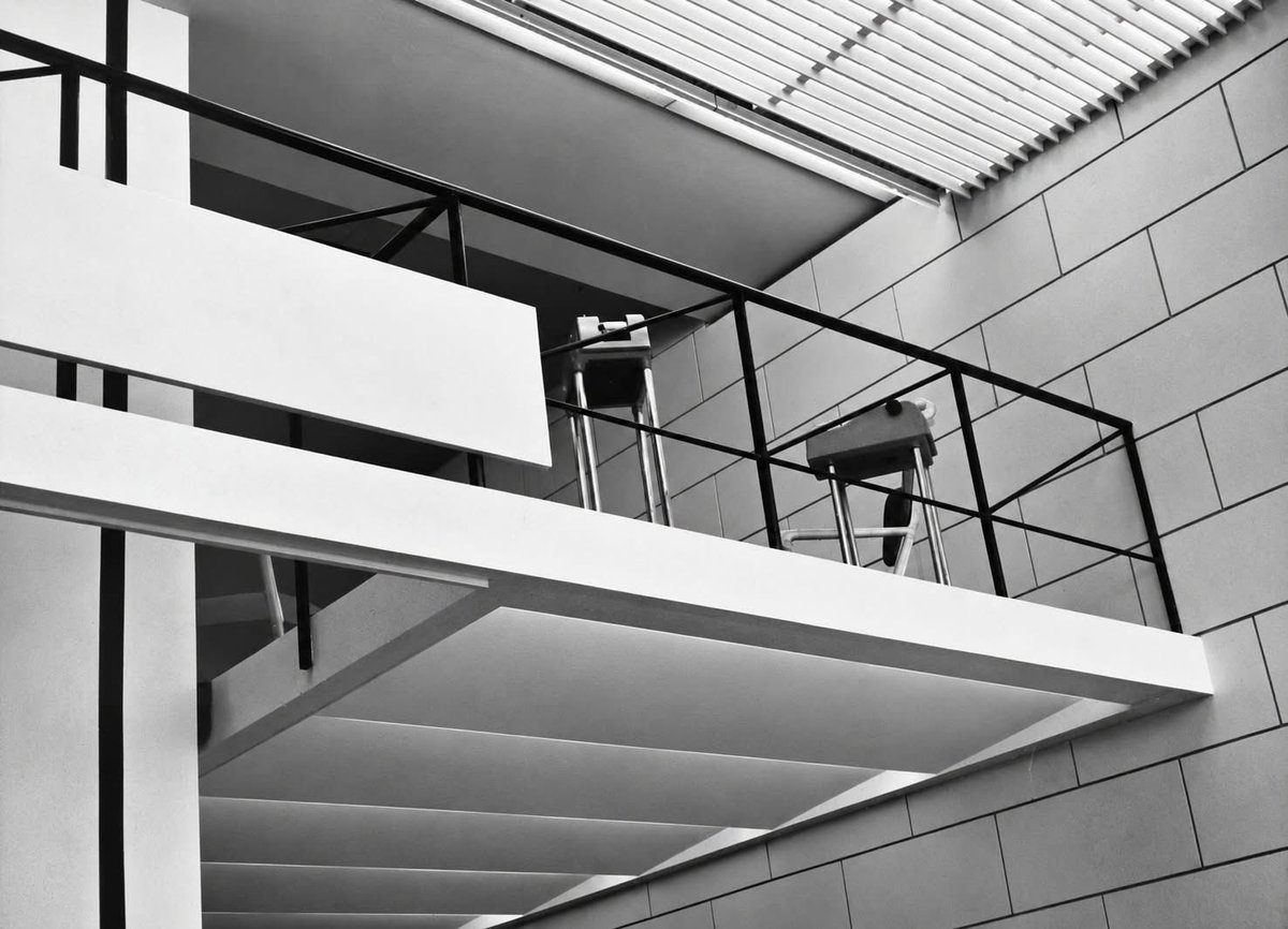 TRES60Blog's tweet photo. Showroom Olivetti, Madrid. Proyecto de Manuel Diez y Gian Antonio Bernasconi, construido en 1955. https://t.co/XUMVJVpxCz