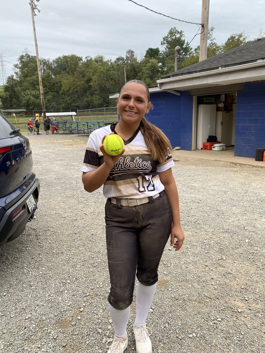 SPasinsky's tweet photo. Our team had our 3rd annual memorial tournament for our coach Neil Salopek. I had 3 singles, 2 doubles, 2 HR’s, and 5 RBI’s.  My bat was 🔥 @SCA2627 @hoffner_hitting @washjeffSB @SFUathletics @Toddythomas8 @toriebickerton @UncommittedUsa https://t.co/VW497V8j8G