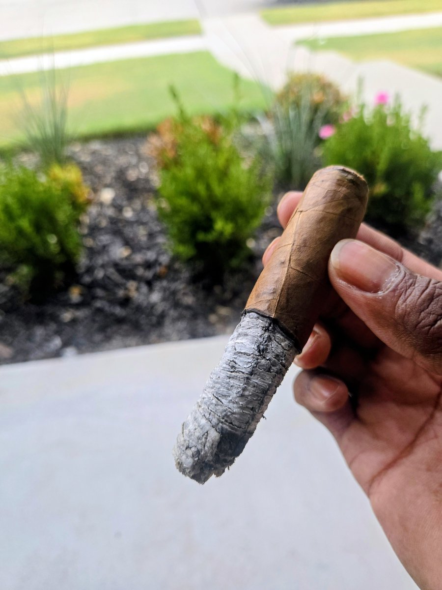 AntMan2270's tweet photo. PUNCH 25TH ANNIVERSARY RARE  COROJO This stick was recommend to me to tryout and I must say it's a banger. It has a awesome flavor profile with some good notes.#cigar #cigars #cigarlife #cigarlovers #cigarshow #cigaraficionados #cigarpop https://t.co/iPPHAQZ50q