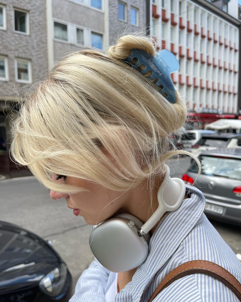 Sguedes19's tweet photo. 休日に『何もしない』という最高の贅沢を満喫中。みんなの意見も聞かせてね。 💖🚀
LpfG https://t.co/aDzc3poQlo