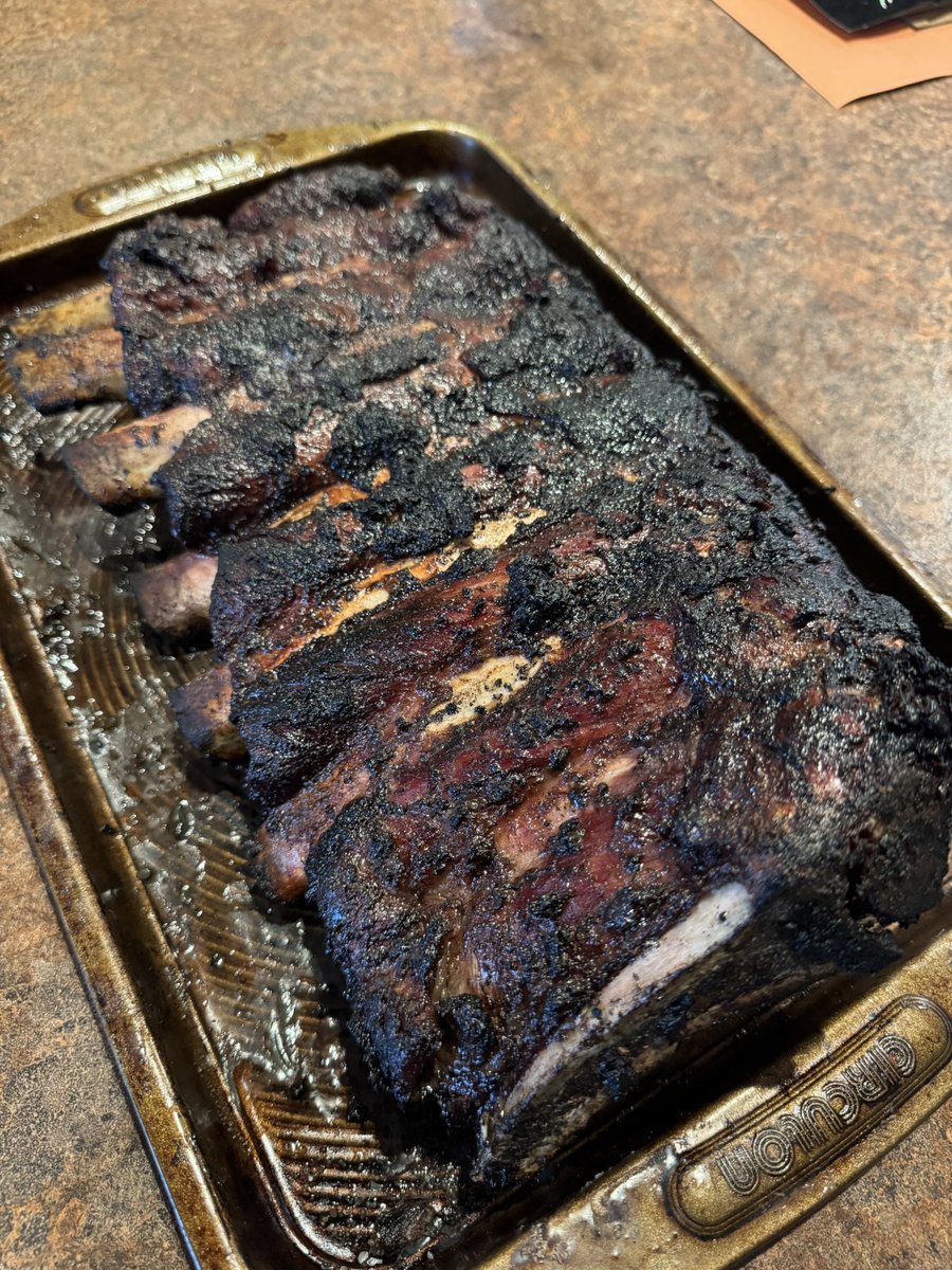 bPardini10's tweet photo. Time to rest. Beef ribs over fire: I was flipping these almost every minute https://t.co/BFiZOEYH7P