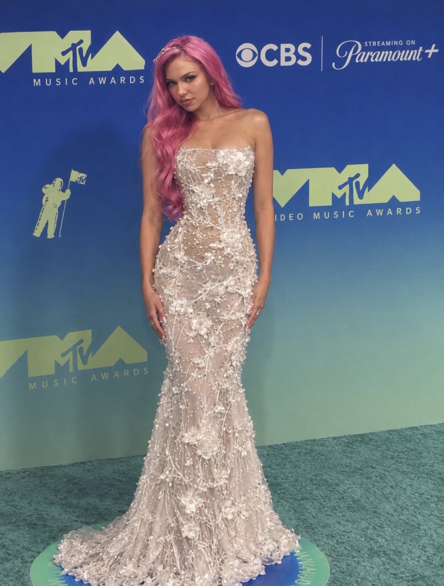 acervoadela_'s tweet photo. 🚨 ADÉLAⁿᵒᵗ AT THE 2026 #VMAS https://t.co/S3SpKR0fUR