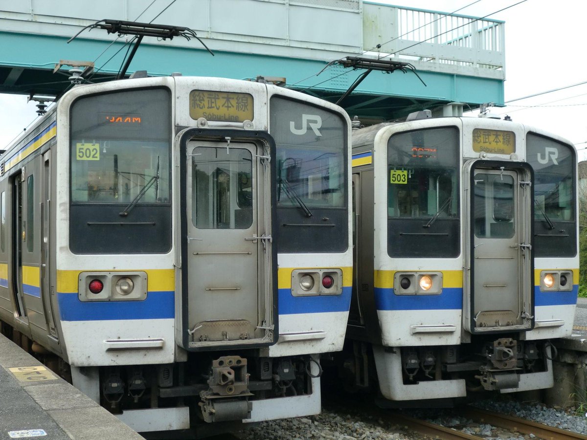 akirae233's tweet photo. 上野口にグリーン車繋げた211が走ってた事を知らない、というかウソ電認定されたとまで聞いて横転しましたけど、この辺も下手すりゃウソ電認定される感じですか？ https://t.co/AaNxxtuFYR