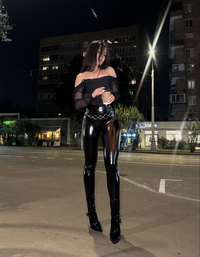 MistressJunyns's tweet photo. Will you take me out in this outfit? #pvc #leggings #highheels https://t.co/91SpvsUOYu