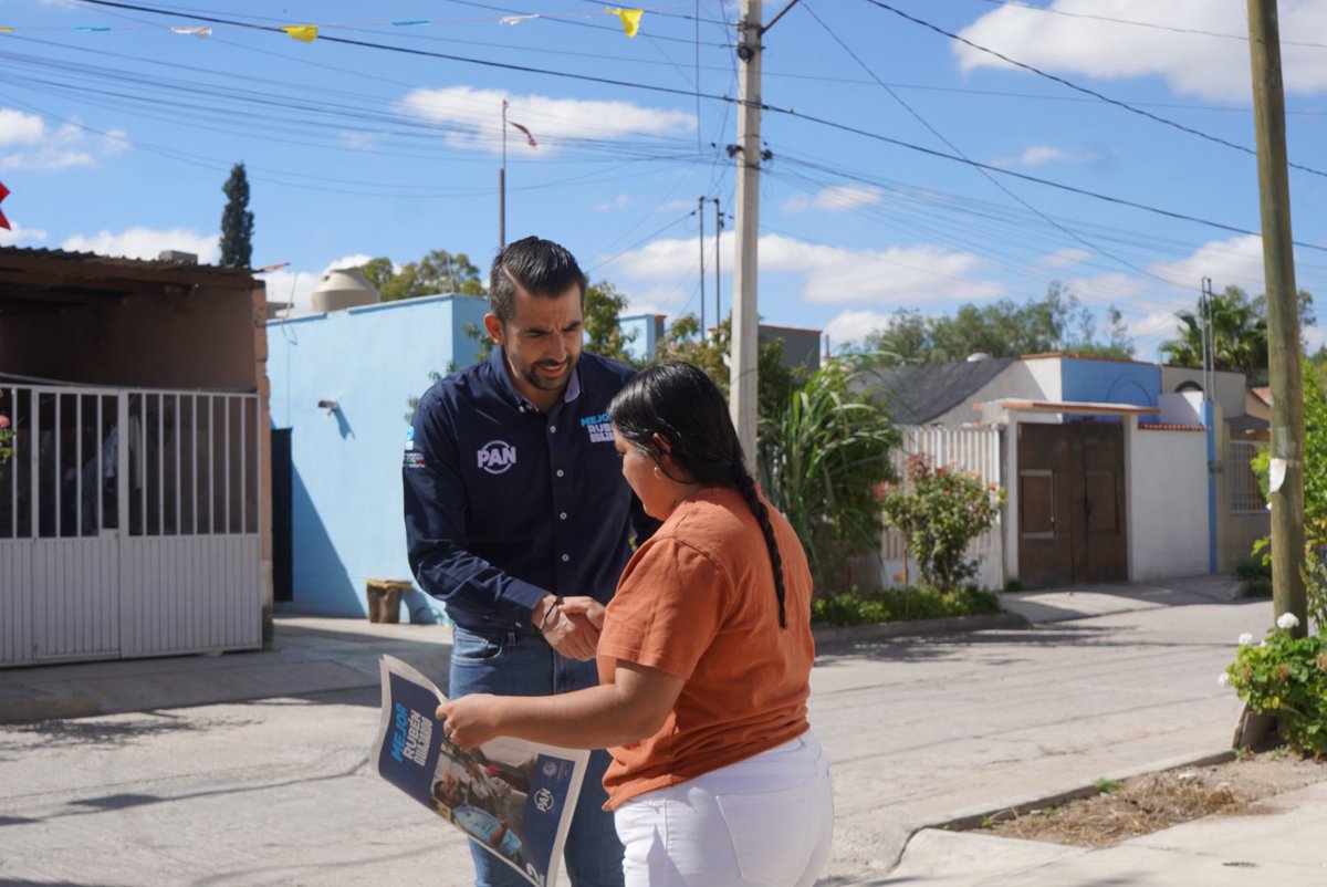 RubenGuajardoB's tweet photo. Una Mejor participación ciudadana empieza contigo. 🤝🏻

Estuvimos en Arboleda Tangamanga II compartiendo nuestro Segundo Informe Legislativo con las familias.

Sigamos participando, sumando voces y construyendo un #MEJOR San Luis. https://t.co/YU9MBir6u4