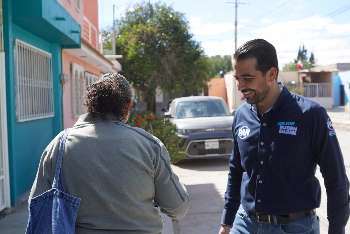 RubenGuajardoB's tweet photo. Una Mejor participación ciudadana empieza contigo. 🤝🏻

Estuvimos en Arboleda Tangamanga II compartiendo nuestro Segundo Informe Legislativo con las familias.

Sigamos participando, sumando voces y construyendo un #MEJOR San Luis. https://t.co/YU9MBir6u4