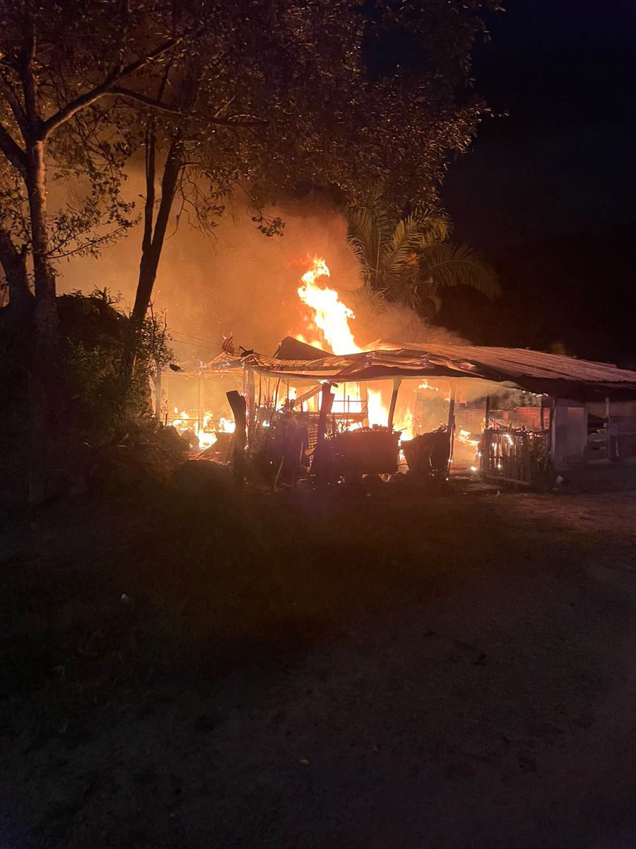 lavozdeyopal's tweet photo. Un incendio estructural se registró en el sector de la vía a Volcanes, frente al Centro de Integración Ciudadana (CIC) del nuevo desarrollo urbanístico, en #Recetor.

https://t.co/TZ5JDqDRpy https://t.co/pwb4hpkgrk